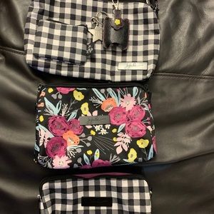 Jujube gingham and bloom accessories